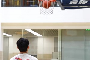 瓦科陪女儿过生日，愿快乐常伴