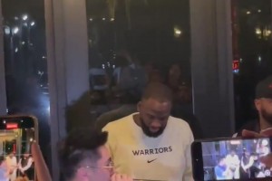 王猛：湖人进攻能打得这么厉害，第一功臣是詹姆斯，因为他肯放权