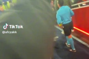 战胜拜仁后这位阿森纳球迷是最幸福的