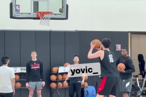 积累一点一滴~杨瀚森和里斯训练后补练投篮，还加练了折返跑