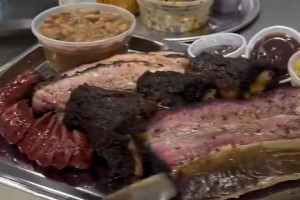 卧槽！新西兰球员这记隔扣太凶残了！