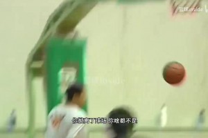 阿里纳斯此前：你让李凯尔和一群傻子打球，他看起来也会很傻！