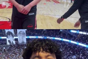 前方记者在多伦多直击！小杨英语有进步！热身都不需要翻译