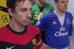 英超名场面：内维尔兄弟同框