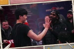 杨瀚森见到了昔日开拓者状元中锋奥登！还和奥登比手掌大小️