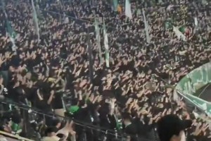 火药味十足！实拍：国安球迷看台高喊“建业是XX”