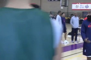 泰伦·卢训练中怒喷保罗完整版视频：保罗觉得快船训练有问题，并通过哈登转达给卢指导