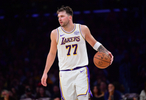 东契奇单赛季连续6场比赛至少取得30分5篮板5助攻湖人队史首人