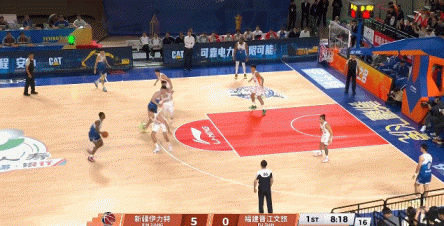 开局状态差距有点大！纳托尔正面射中三分新疆开场8-0打停福建